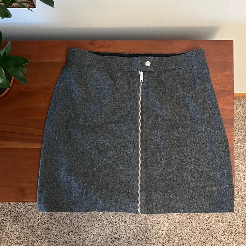 Madewell Gray Skirt with Front Zipper, Size 6